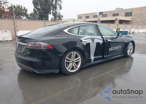 2014 Tesla Model S z USA, uszkodzony, nr VIN 5YJSA3S10EFP43330